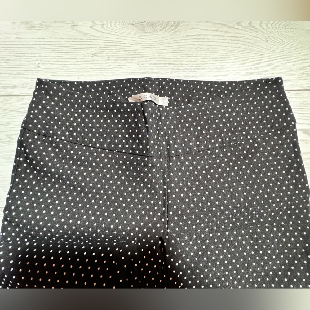S.C.& CO.Summer Capris - Size Small - Picture 2 of 6